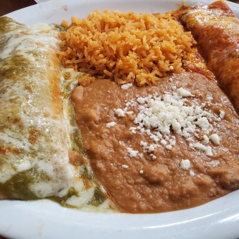 Rosales Mexican Restaurant - Enchiladas divorciadas de pollo - Mexican Near Me - Santa Barbara, California Rosales Mexican Restaurant - Enchiladas divorciadas de pollo - Mexican Near Me - Santa Barbara, California