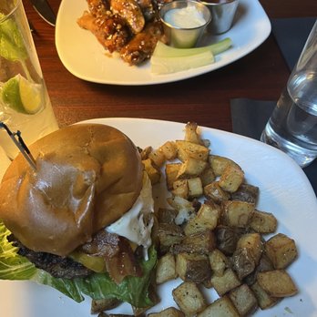 Dewey's Jazz Lounge - Wings and brunch burger - Cocktail Bars Near Me - Springfield, Massachusetts Dewey's Jazz Lounge - Wings and brunch burger - Cocktail Bars Near Me - Springfield, Massachusetts