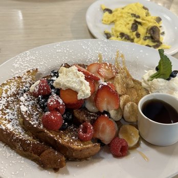 Chicago Waffles - French Toast Flight - Breakfast & Brunch Near Me - Chicago, Illinois Chicago Waffles - French Toast Flight - Breakfast & Brunch Near Me - Chicago, Illinois