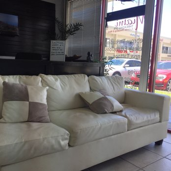 Miami Threading Spa - Seating area - Henna Artists Near Me - Miami, Florida