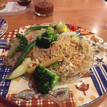 Ruk Mae - Veggie Pad Thai - Thai Near Me - Stoughton, Massachusetts