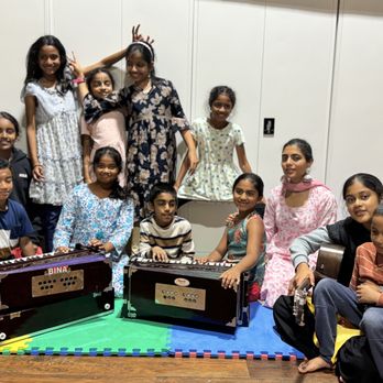Harmonium Cool - Kids in harmonium class, practicing for Annua Harmonium Cool Recital - Musical Instruments & Teachers Near Me Harmonium Cool - Kids in harmonium class, practicing for Annua Harmonium Cool Recital - Musical Instruments & Teachers Near Me