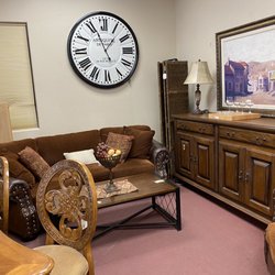 Rooster Cottage Consignment Gallery
