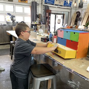Creative DIY Workshop - Paint & Sip Near Me - McKees Rocks, Pennsylvania