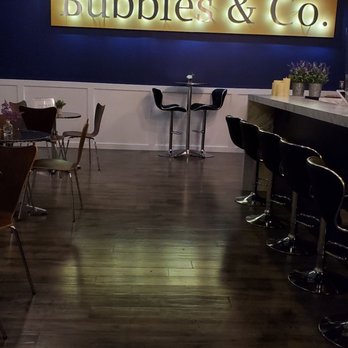 Bubbles & Co - Seating - Beer Bar Near Me - Yakima, Washington