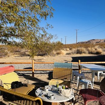 Más o Menos - Outdoor seating - Cocktail Bars Near Me - Joshua Tree, California