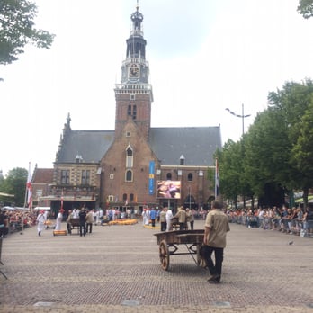 De Alkmaarse Kaasmarkt - Bringing back the empty cart to be reloaded - Specialty Food Near Me - Alkmaar, New Hampshire
