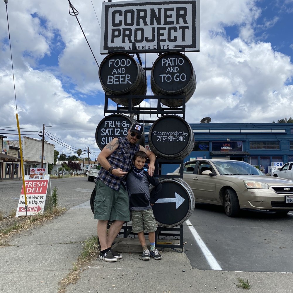 Corner Project Ales & Eats - Hangin with my Bruw!! - Gastropubs Near Me - Geyserville, California