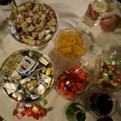 Auberge d'Onex - Bowls and jars of candy