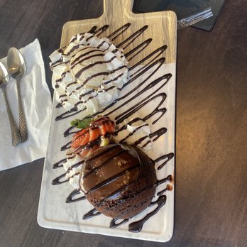 Drifters Kitchen and Bar - Lava cake - Cocktail Bars Near Me - Ridge, New York