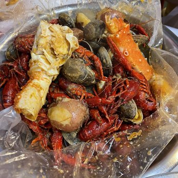 Crawfish House - Seafood Boil with King Crab, Crawfish, Clams & Potatoes - Cajun/Creole Near Me - Seattle, Washington