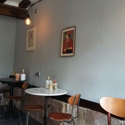Lenis Café - Bitte, Platz zu nehmen