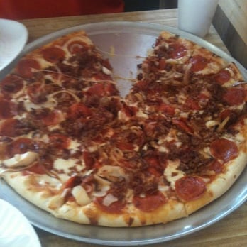 Vitos Pizzeria - Pepperoni, bacon & onions - Pizza Near Me - Orange Park, Florida Vitos Pizzeria - Pepperoni, bacon & onions - Pizza Near Me - Orange Park, Florida
