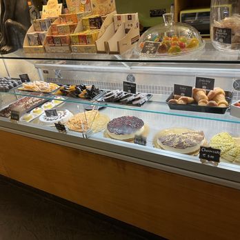 Viola Bakery - Desserts Near Me - Siracusa, SR