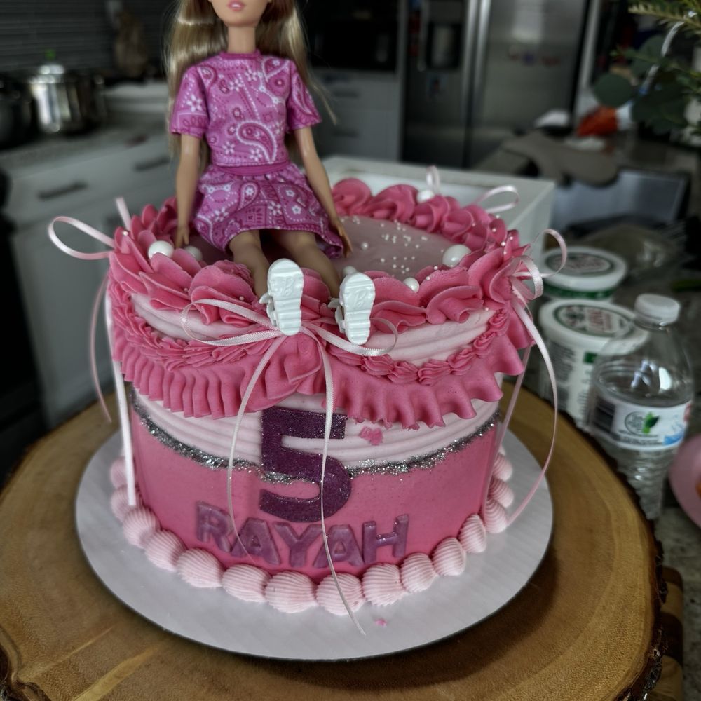 SweetArts - Barbie cake - Cupcakes Near Me - Tracy, California SweetArts - Barbie cake - Cupcakes Near Me - Tracy, California