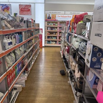 Ulta Beauty - Isles - Cosmetics & Beauty Supply Near Me - Corona, California
