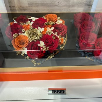 Sparrow Floral Designs - Floral Designers Near Me - Algonquin, Illinois
