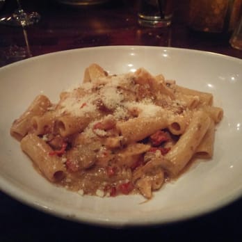 Alessa - Rigatoni ubo dorso. Chicken with mushroom sauce over rigatoni. Another delicious plate. - Italian Near Me - Laguna Beach, California Alessa - Rigatoni ubo dorso. Chicken with mushroom sauce over rigatoni. Another delicious plate. - Italian Near Me - Laguna Beach, California