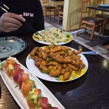 Sun Kitchen Asian Bistro - Sichuan chicken, sun bistro roll and vegetable fried rice - Sushi Bars Near Me - Brentwood, California Sun Kitchen Asian Bistro - Sichuan chicken, sun bistro roll and vegetable fried rice - Sushi Bars Near Me - Brentwood, California