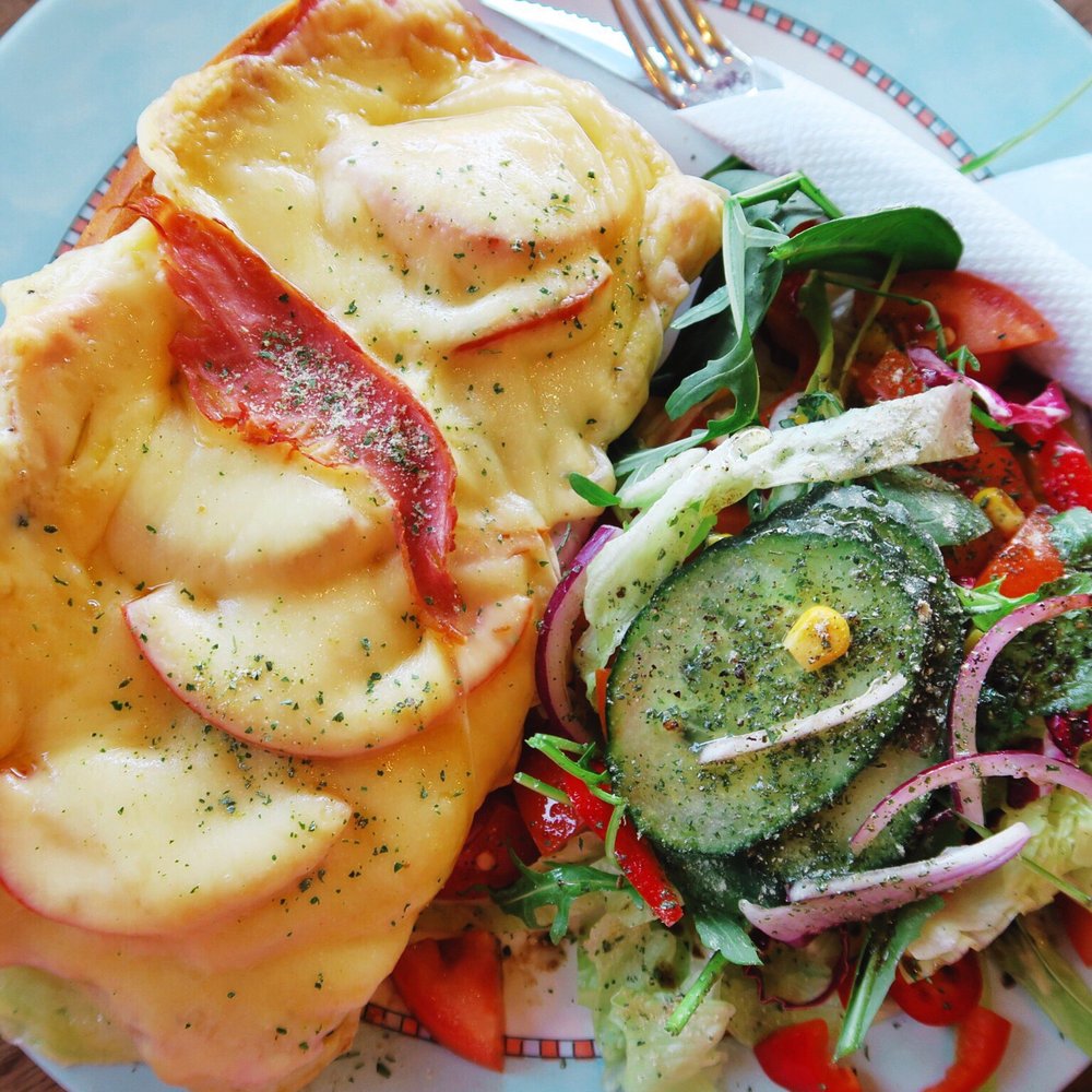Broodje Bert - Breakfast & Brunch Near Me - Amsterdam, New Hampshire