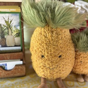 Kauai sugarloaf pineapple - Farmers Market Near Me