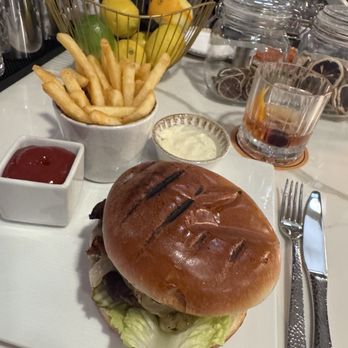 The Mecklen - Cheeseburger with fries and aioli at Side Eye. - Hotels Near Me - Charlotte, North Carolina The Mecklen - Cheeseburger with fries and aioli at Side Eye. - Hotels Near Me - Charlotte, North Carolina