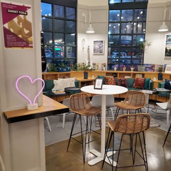 Moxy Memphis Downtown - Wine Bars Near Me - Memphis, Tennessee