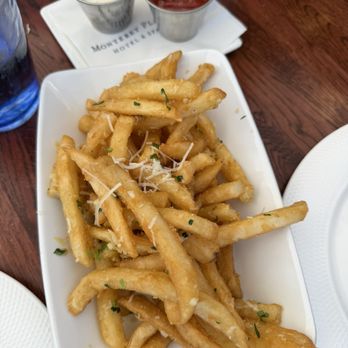 Schooners Monterey - Gilroy garlic fries - Seafood Near Me - Monterey, California Schooners Monterey - Gilroy garlic fries - Seafood Near Me - Monterey, California
