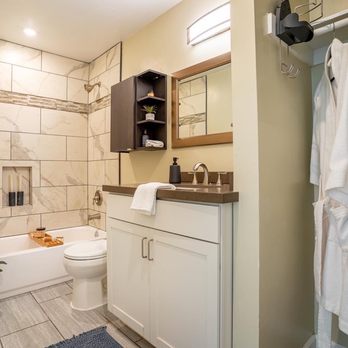 B & Co Design Studio - Bathroom condo - Home Staging Near Me B & Co Design Studio - Bathroom condo - Home Staging Near Me