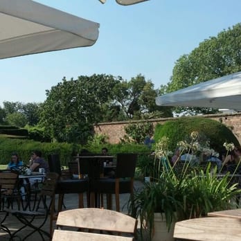 Tiltyard Café - The outdoor area at the Tiltyard. - Cafes Near Me - Gt Lon, XGL Tiltyard Café - The outdoor area at the Tiltyard. - Cafes Near Me - Gt Lon, XGL