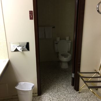 Prairie Inn - Bathroom - Hotels Near Me - Evanston, Wyoming Prairie Inn - Bathroom - Hotels Near Me - Evanston, Wyoming