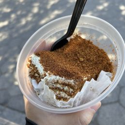 Medovyk honey cake (sour cream filling) Medovyk honey cake (sour cream filling)
