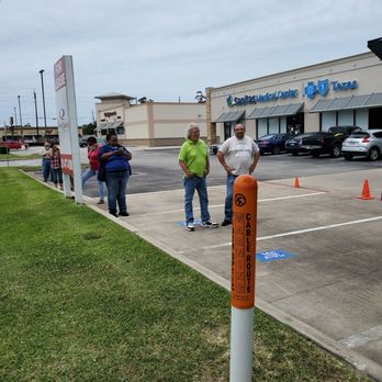 Brown Bag BBQ - The line for BBQ when you have to socially distance - Barbeque Near Me - Houston, Texas