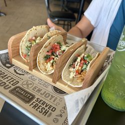 Provecho MexKan Barbeque - Chicken tacos