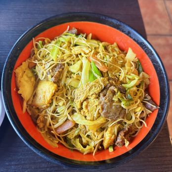 Tott's Asian Diner - Singapore rice noodle with combo meats - Asian Fusion Near Me - Chandler, Arizona Tott's Asian Diner - Singapore rice noodle with combo meats - Asian Fusion Near Me - Chandler, Arizona