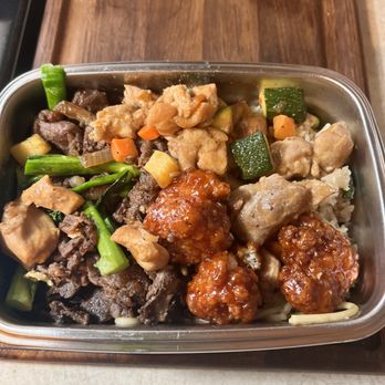 Mythos Chef - Orange chicken, kung pao chicken, beef broccoli, noodles and fried rice! (Family combo) - Asian Fusion Near Me - Riverside, California