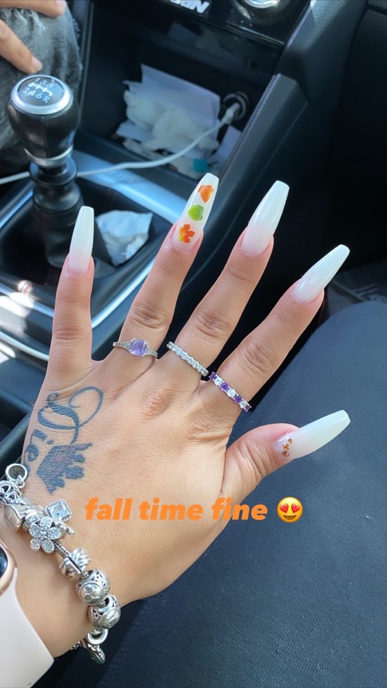 SUPER SPA & NAILS Updated June 2024 142 Photos & 17 Reviews 163 E