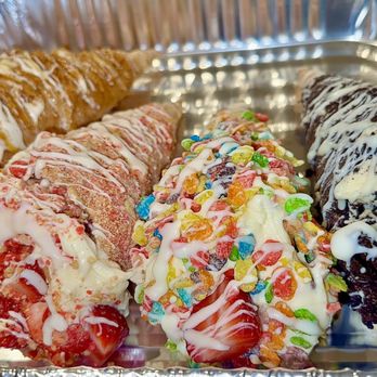 Tempting Taste Plates - Biscoff cheesecake cone, strawberry crunch cheesecake cone, fruity pebbles cheesecake cone, Oreo cheesecake cone - Caterers Near Me Tempting Taste Plates - Biscoff cheesecake cone, strawberry crunch cheesecake cone, fruity pebbles cheesecake cone, Oreo cheesecake cone - Caterers Near Me