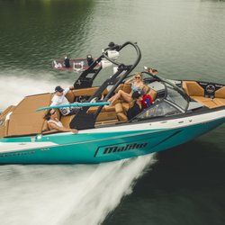 Lake Norman Boat Club - Malibu 22LSV for fantastic wakesurfing and wakeboarding!