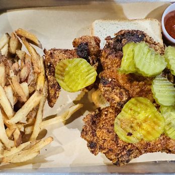Dirk’s - Nashville Hot Chicken - Cocktail Bars Near Me - Lubbock, Texas