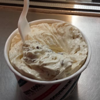 Goodberrys Frozen Custard - Vanilla custard with reeses cups - Ice Cream & Frozen Yogurt Near Me - Raleigh, North Carolina