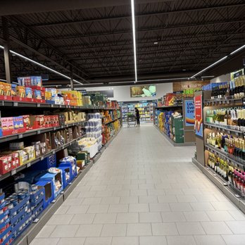 ALDI - Typical of their spacious aisles here! - Grocery Near Me - Glenview, Illinois