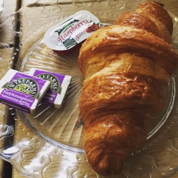 Roni's - Piping hot #croissant @ronisbakery #hampsteadheath #hampstead #London #FoodieAndFotographer - Breakfast & Brunch Near Me - London, XGL