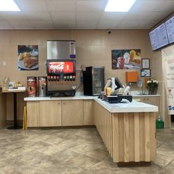 Hutto Seafood & Wings - Inside counter