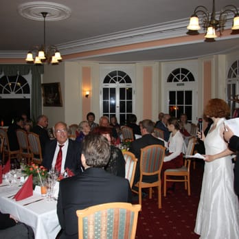 Gutshausstube - Hochzeit Waren Müritz mit der Kirche 50 Meter entfernt.Waren Mueritz Mecklenburger Seenplatte.Veranstaltungen und Feiern aller - German Near Me - Federow - Kargow, MV Gutshausstube - Hochzeit Waren Müritz mit der Kirche 50 Meter entfernt.Waren Mueritz Mecklenburger Seenplatte.Veranstaltungen und Feiern aller - German Near Me - Federow - Kargow, MV
