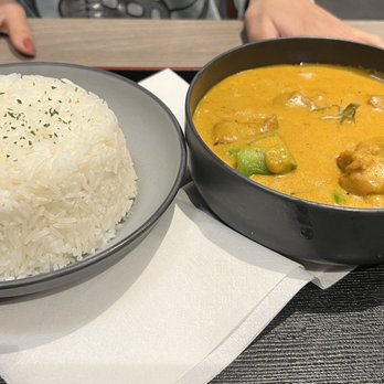 Pine House Cafe - Curry chicken rice - Hong Kong Style Cafe Near Me - Toronto, Ontario