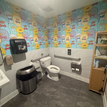 Manaao - Clean bathroom - Thai Near Me - Tustin, California