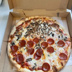 Elizabeth's Pizza - Mushroom pizza with half hamburger and half pepperoni