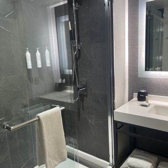 Dallas Marriott Downtown - Bathroom in room - Hotels Near Me - Dallas, Texas