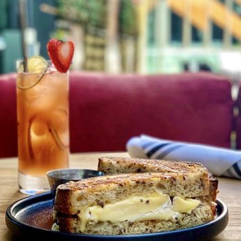 The Emerald Hour - Mt. Tam & Fig Melt; Delish!! - Wine Bars Near Me - Mountain View, California